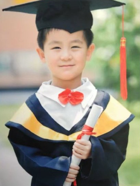 兒子幼兒園拍畢業(yè)照的心情說說 今天兒子幼兒園拍畢業(yè)照朋友圈句子