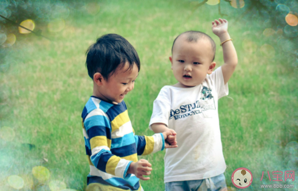 孩子夏天的衣服多久洗一次 給孩子洗衣服用什么洗