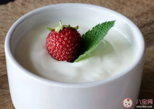 酸奶有去黑眼圈的功效嗎 怎么樣用酸奶消除黑眼圈 酸奶有去黑眼圈的功效嗎 怎么樣用酸奶消除黑眼圈