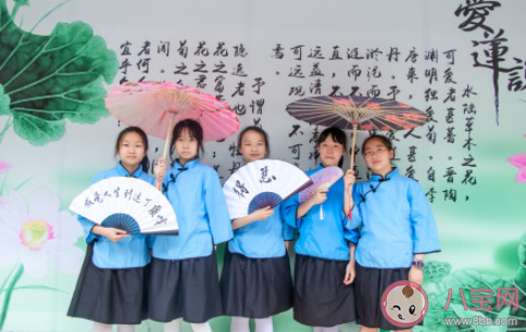 家長朋友圈曬小學(xué)畢業(yè)照片說說 家長曬孩子小學(xué)畢業(yè)照片說說