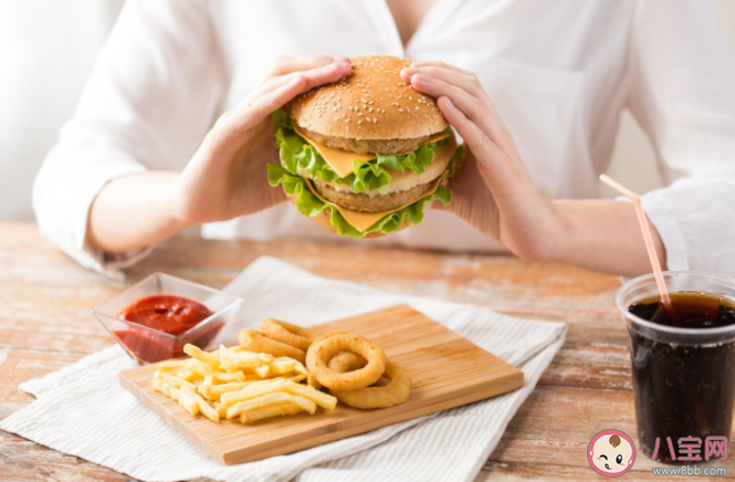 為什么壓力大時就想吃東西 情緒性飲食會帶來什么負面影響