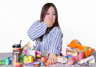 為什么壓力大時就想吃東西 情緒性飲食會帶來什么負面影響
