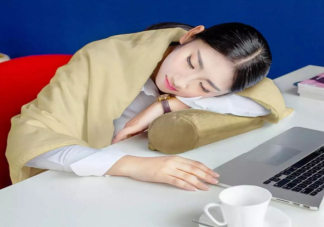 夏天老犯困是怎么回事 夏天犯困怎么辦