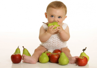 第一次給孩子吃水果吃什么最好 哪些水果寶寶要慎吃