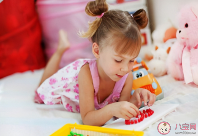 孩子不會自己玩是缺乏安全感嗎 怎么讓孩子獨立玩玩具