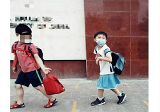 父親同意兒子穿裙子會影響性別教育嗎 如何給孩子做性別教育