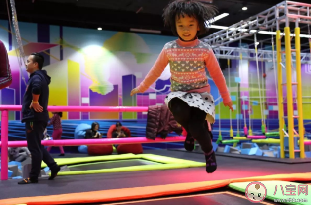 孩子多大可以玩蹦床 孩子玩蹦床有什么風險