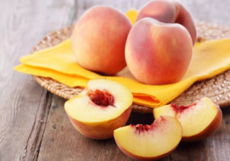 孩子吃桃子有什么好處 給孩子吃桃要注意什么