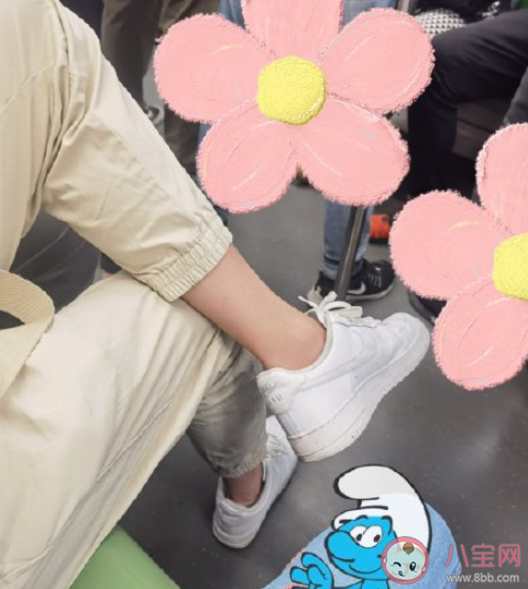 上海地鐵提醒車廂內少蹺二郎腿 地鐵上有哪些不文明行為