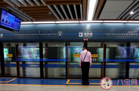 上海地鐵提醒車廂內少蹺二郎腿 地鐵上有哪些不文明行為