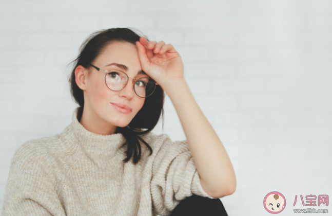 為什么不戴眼鏡聽力會變差 聽覺和視覺是怎么互相影響的