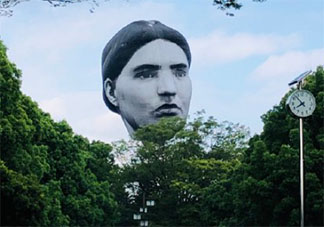 東京奧運(yùn)賽場(chǎng)上空出現(xiàn)巨大人臉 你能欣賞到這個(gè)藝術(shù)嗎