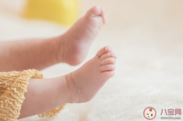 孩子站得早會變O/X型腿嗎 怎么預防寶寶出現不正常的腿型