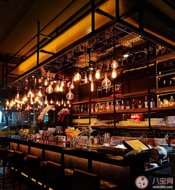 女生第一次去酒吧要注意什么 第一次去酒吧注意事項