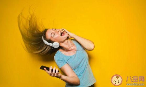 健身時要不要聽歌 健身時聽歌有什么好處 健身時要不要聽歌 健身時聽歌有什么好處