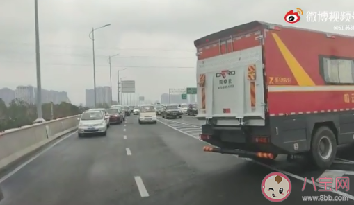 鄭州街頭現(xiàn)免費(fèi)餐箱供路人自取 鄭州感人暖心瞬間有哪些