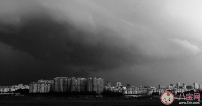 暴雨來臨前要準備哪些食物應急 暴雨過后飲食要注意什么