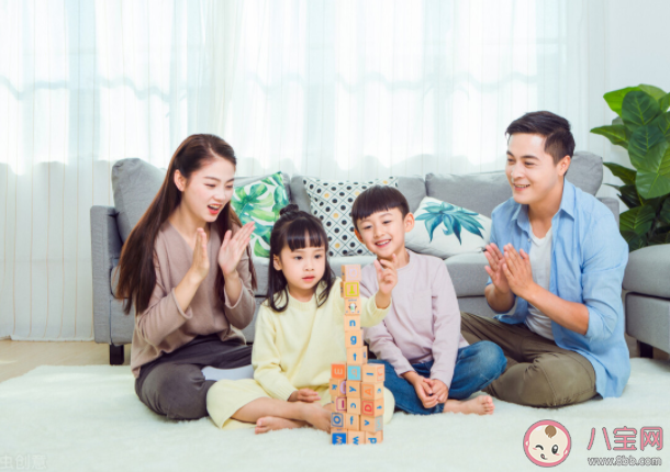 寶寶玩玩具反復教都不會是不聰明嗎 父母怎樣陪孩子玩玩具