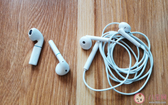 有線耳機和無線耳機怎么選 在挑耳機的時候應該注意些什么