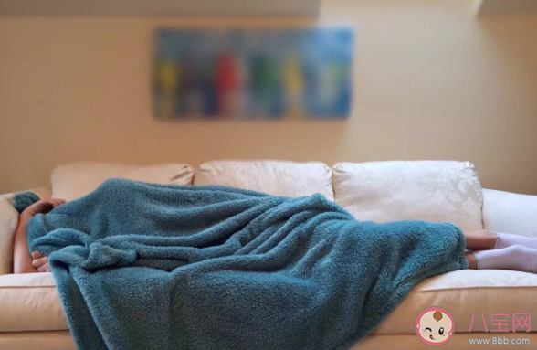 夏天開空調蓋被子睡覺好嗎 空調房蓋被子睡覺有什么好處