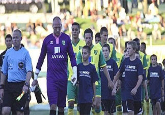 足球賽出場時為什么牽著小朋友 足球運動員入場牽著小朋友是什么意思