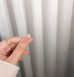 楊倩的同款珍珠美甲怎么做 珍珠美甲有哪些好看的款式 楊倩的同款珍珠美甲怎么做 珍珠美甲有哪些好看的款式