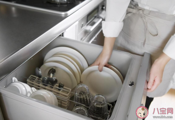 洗碗機什么都能洗嗎 洗碗機可以用洗潔精洗碗嗎 洗碗機什么都能洗嗎 洗碗機可以用洗潔精洗碗嗎