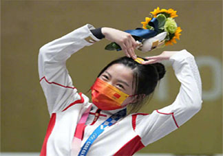 楊倩小黃鴨發(fā)卡半天賣上萬件 同款小黃鴨發(fā)卡在哪買