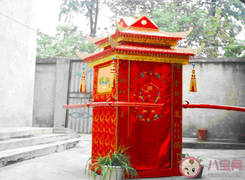 畫紅妝戴花帽坐上紅紅大花轎是什么歌 《紅紅大花轎》完整版歌詞在線聽歌