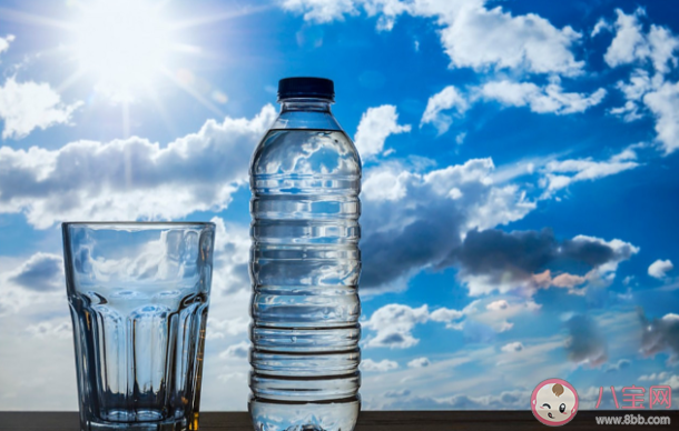 飲用純凈水會導致骨質疏松軟骨病嗎 經常喝純凈水對身體不好是真的嗎