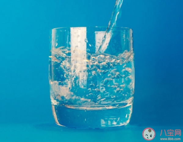 飲用純凈水會導致骨質疏松軟骨病嗎 經常喝純凈水對身體不好是真的嗎