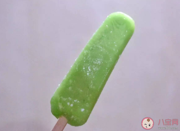 為什么冰棍會(huì)緊貼嘴唇黏膜很難撕開(kāi) 雪糕怎么吃不粘舌頭 為什么冰棍會(huì)緊貼嘴唇黏膜很難撕開(kāi) 雪糕怎么吃不粘舌頭