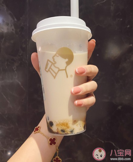 秋天的第一杯奶茶朋友圈文案句子 秋天的第一杯奶茶心情說說句子