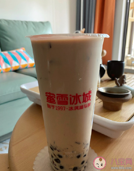 秋天的第一杯奶茶朋友圈文案句子 秋天的第一杯奶茶心情說說句子