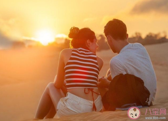 情侶間有必要天天聊天嗎 情侶要不要很頻繁的聊天 情侶間有必要天天聊天嗎 情侶要不要很頻繁的聊天