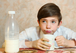 多喝牛奶能變聰明嗎 喝牛奶都有什么禁忌