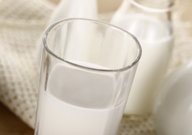 現擠生奶最新鮮有營養嗎 可以將買來的生奶自己煮一煮再喝嗎 現擠生奶最新鮮有營養嗎 可以將買來的生奶自己煮一煮再喝嗎