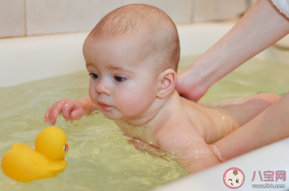 孩子不愿意洗澡怎么做比較好 讓洗澡變得有趣的一些妙招
