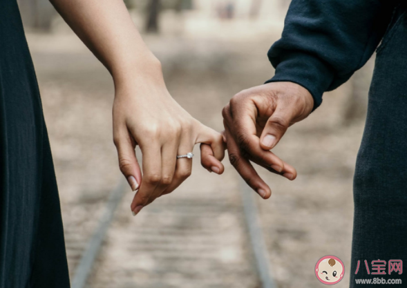 喜歡一個人有多細節(jié) 喜歡上一個人時的表現(xiàn)