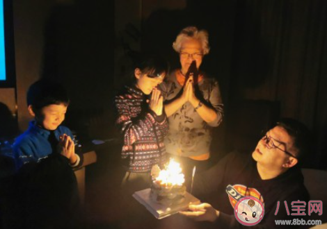 在一起久了會懶得表達(dá)愛嗎 戀愛時間久了如何保持新鮮感 在一起久了會懶得表達(dá)愛嗎 戀愛時間久了如何保持新鮮感