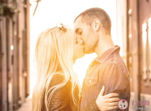 接吻時(shí)會(huì)有哪些生理反應(yīng) 接吻時(shí)為什么會(huì)習(xí)慣閉眼