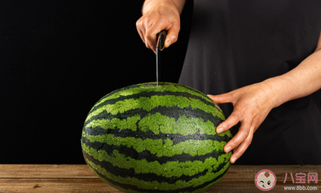 中國人一年吃掉多少西瓜 西瓜是怎么成為中國人常吃的水果 中國人一年吃掉多少西瓜 西瓜是怎么成為中國人常吃的水果