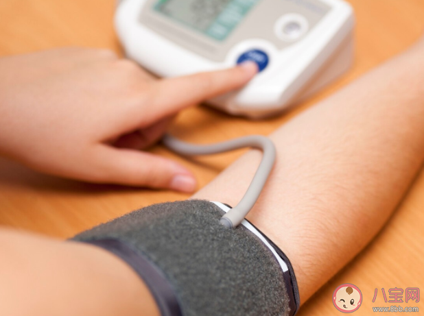 倆胳膊測的血壓不一樣怎么回事 測血壓用哪只胳膊比較準