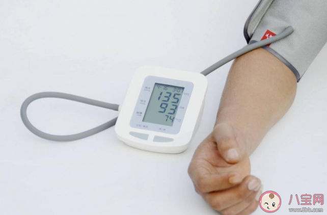 倆胳膊測的血壓不一樣怎么回事 測血壓用哪只胳膊比較準