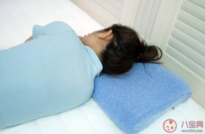 不同睡姿多高的枕頭才合適 枕頭用不對(duì)傷害頸椎 不同睡姿多高的枕頭才合適 枕頭用不對(duì)傷害頸椎