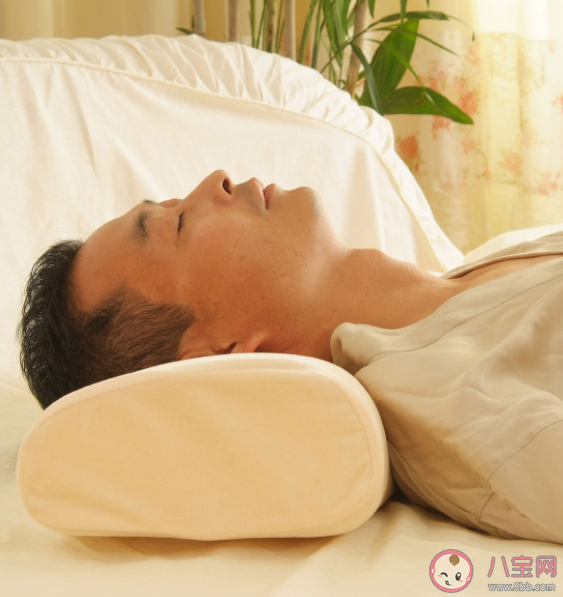 不同睡姿多高的枕頭才合適 枕頭用不對(duì)傷害頸椎 不同睡姿多高的枕頭才合適 枕頭用不對(duì)傷害頸椎