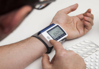 倆胳膊測的血壓不一樣怎么回事 測血壓用哪只胳膊比較準