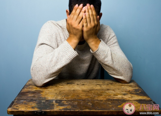 一個人長期陷入極度的自我厭惡會怎么樣 自我厭惡是什么心理狀態 一個人長期陷入極度的自我厭惡會怎么樣 自我厭惡是什么心理狀態