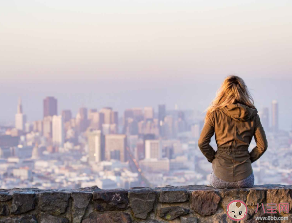 一個人長期陷入極度的自我厭惡會怎么樣 自我厭惡是什么心理狀態 一個人長期陷入極度的自我厭惡會怎么樣 自我厭惡是什么心理狀態