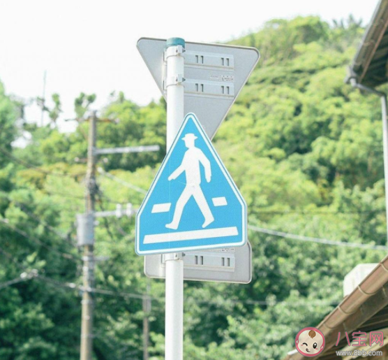 八月已過告別八月的朋友圈文案 與八月道聲再見的文案句子